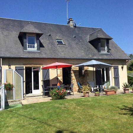 Coup De Coeur Assure ! Calm Comme A La Maison ! Maison Spacieuse Avec Grande Terrasse Pour 2 A 5 Personnes Proximite Granville Et Mer Avec Wifi Et Parking Gratuits Luaran gambar