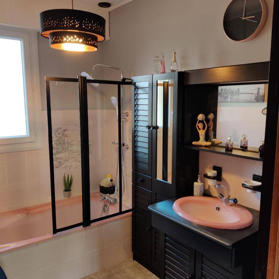 Coup De Coeur Assure ! Calm Comme A La Maison ! Maison Spacieuse Avec Grande Terrasse Pour 2 A 5 Personnes Proximite Granville Et Mer Avec Wifi Et Parking Gratuits Luaran gambar